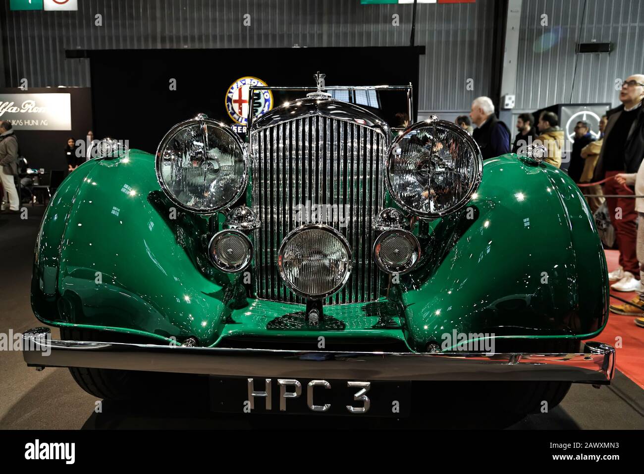 Parigi, Francia. 8th Feb, 2020. 1938 Bentley MR Vanden Plas Crophead Coupe   lo spettacolo Retromobile apre le sue porte dal 5 al 9 febbraio 2020 a Parigi. Foto Stock