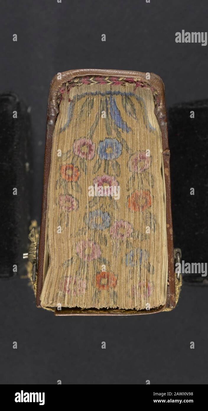 Rilegatura in pelle di un salterio liturgico armeno del 16th secolo e calendario perpetuo stampato nel 1500 Foto Stock