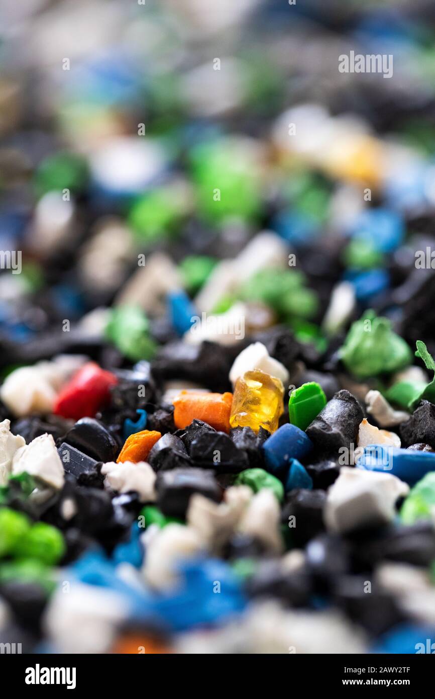 Primo Piano Di Triturato Plastica Riciclata Background Concetto Ambientale Foto Stock
