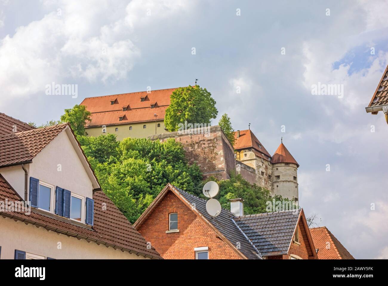 Castello Hellenstein Heidenheim an der Brenz Heidenheim an der Brenz, Germania - 26 maggio 2016: Castello Hellenstein - Vista dal centro della città fino al Foto Stock