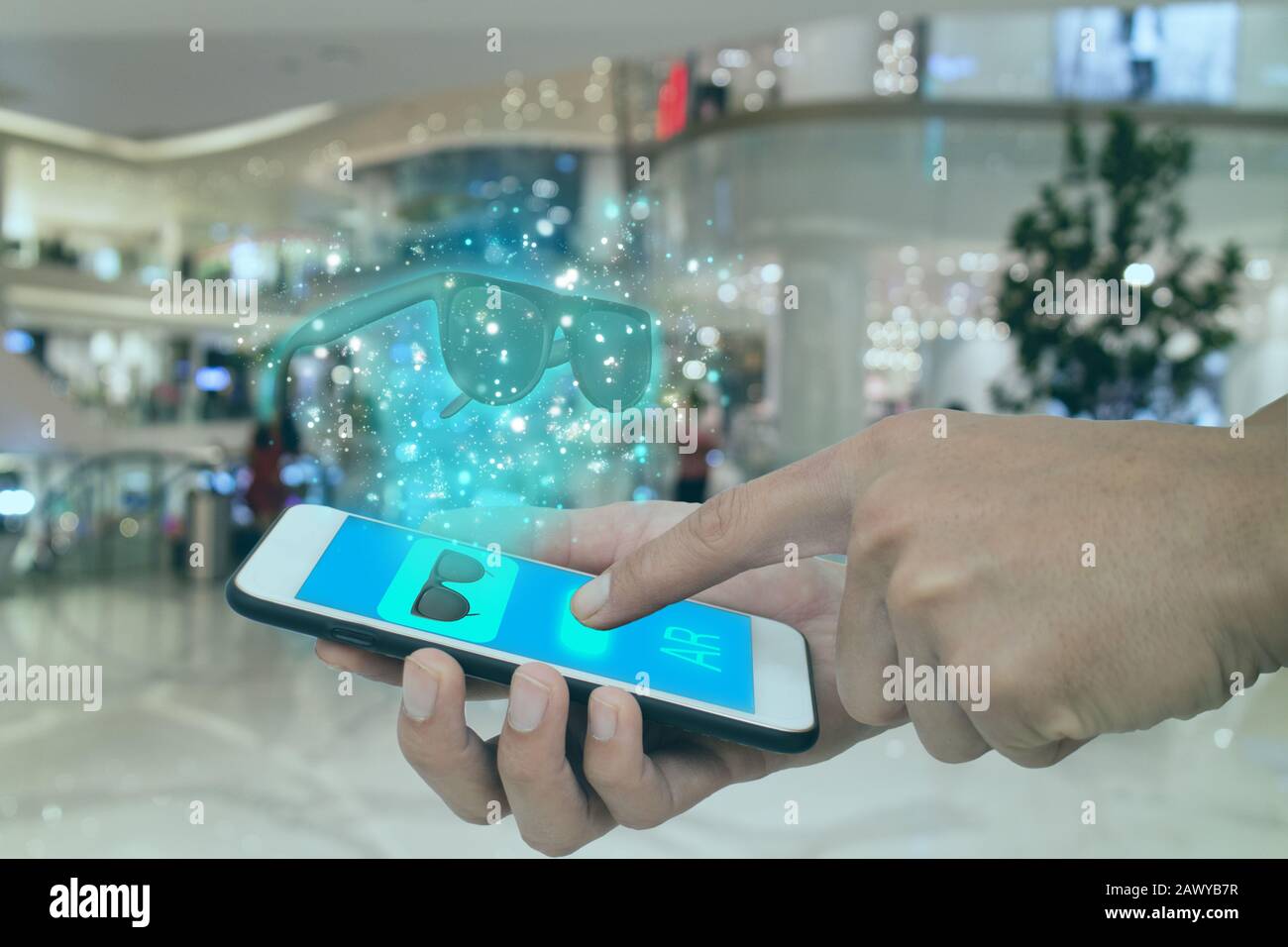 la vendita al dettaglio intelligente utilizza la tecnologia di realtà virtuale mista aumentata per aiutare gli acquisti nel mondo virtuale a combinarsi con l'intelligenza artificiale che combina profondo, machi Foto Stock