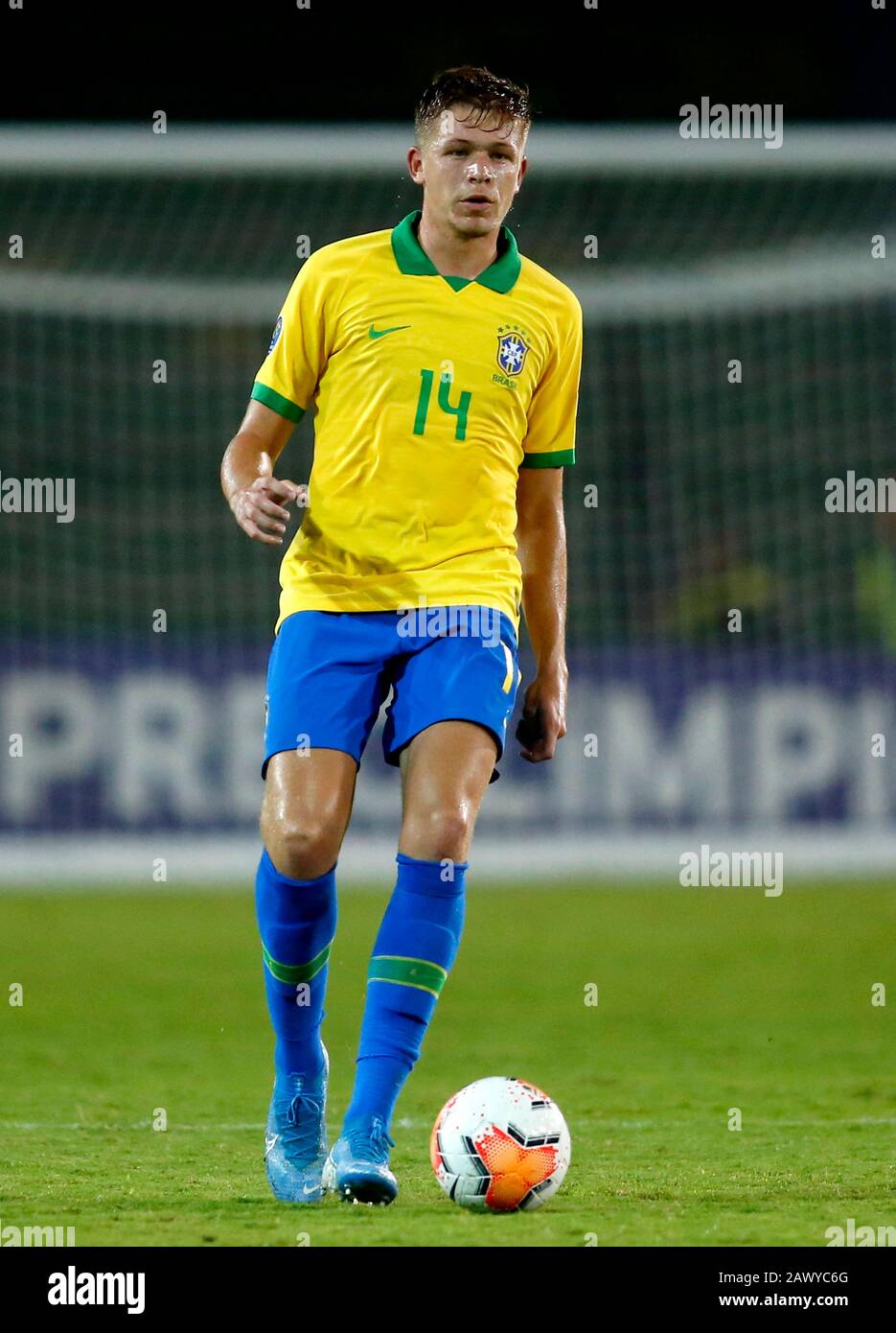 Armenia, COLOMBIA - 31 GENNAIO : Bruno Fuchs del Brasile in azione, durante una partita tra Brasile U23 e Paraguay U23 come parte di CONMEBOL Preolimpico 2020 a Estadio Centenario il 31 gennaio 2020 in Armenia, Colombia.(MB Media) Foto Stock