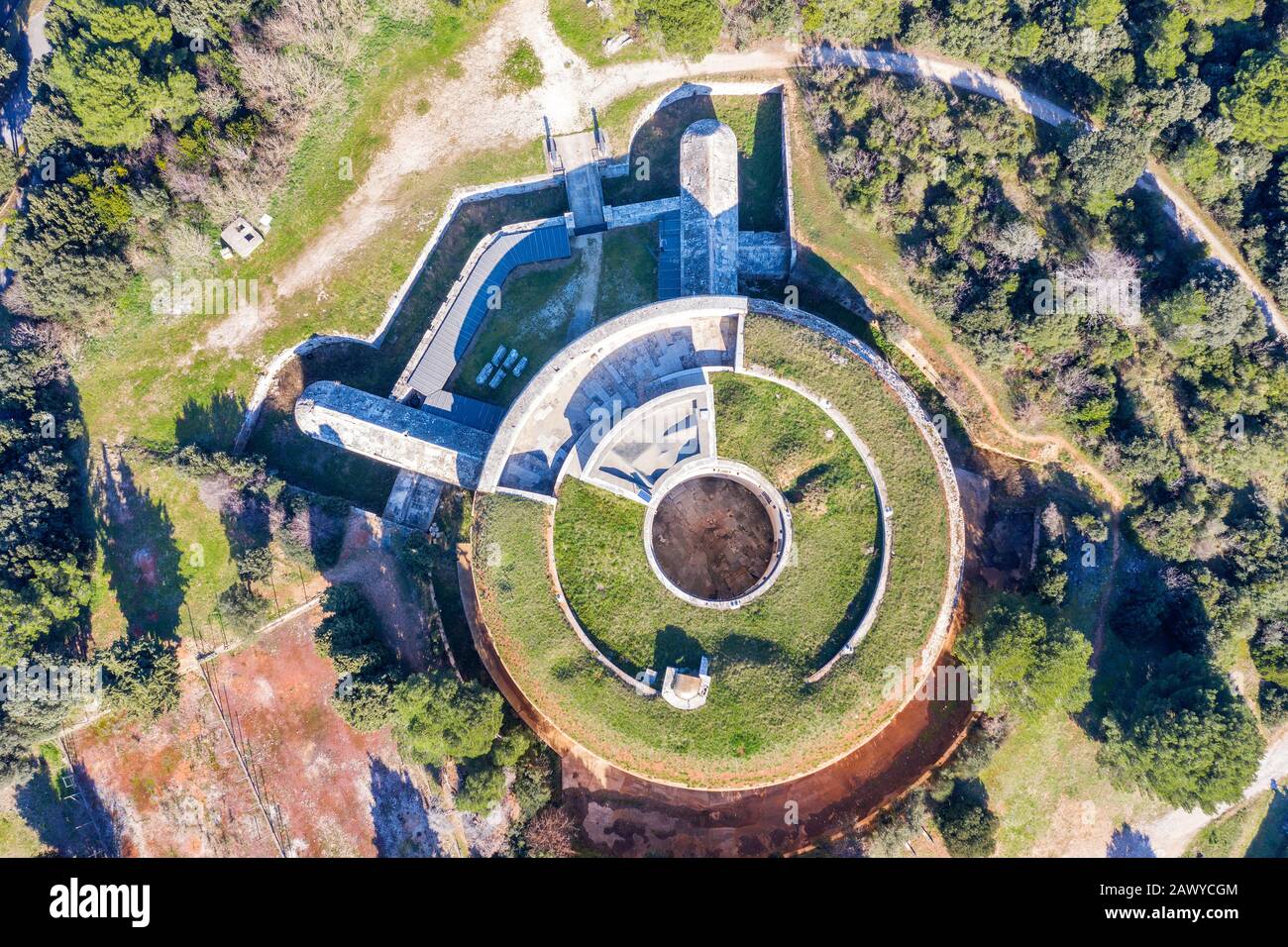 Una veduta aerea di Fort Bourguignon, una fortezza costruita durante l'Impero austriaco a Pola, Istria, Croazia Foto Stock