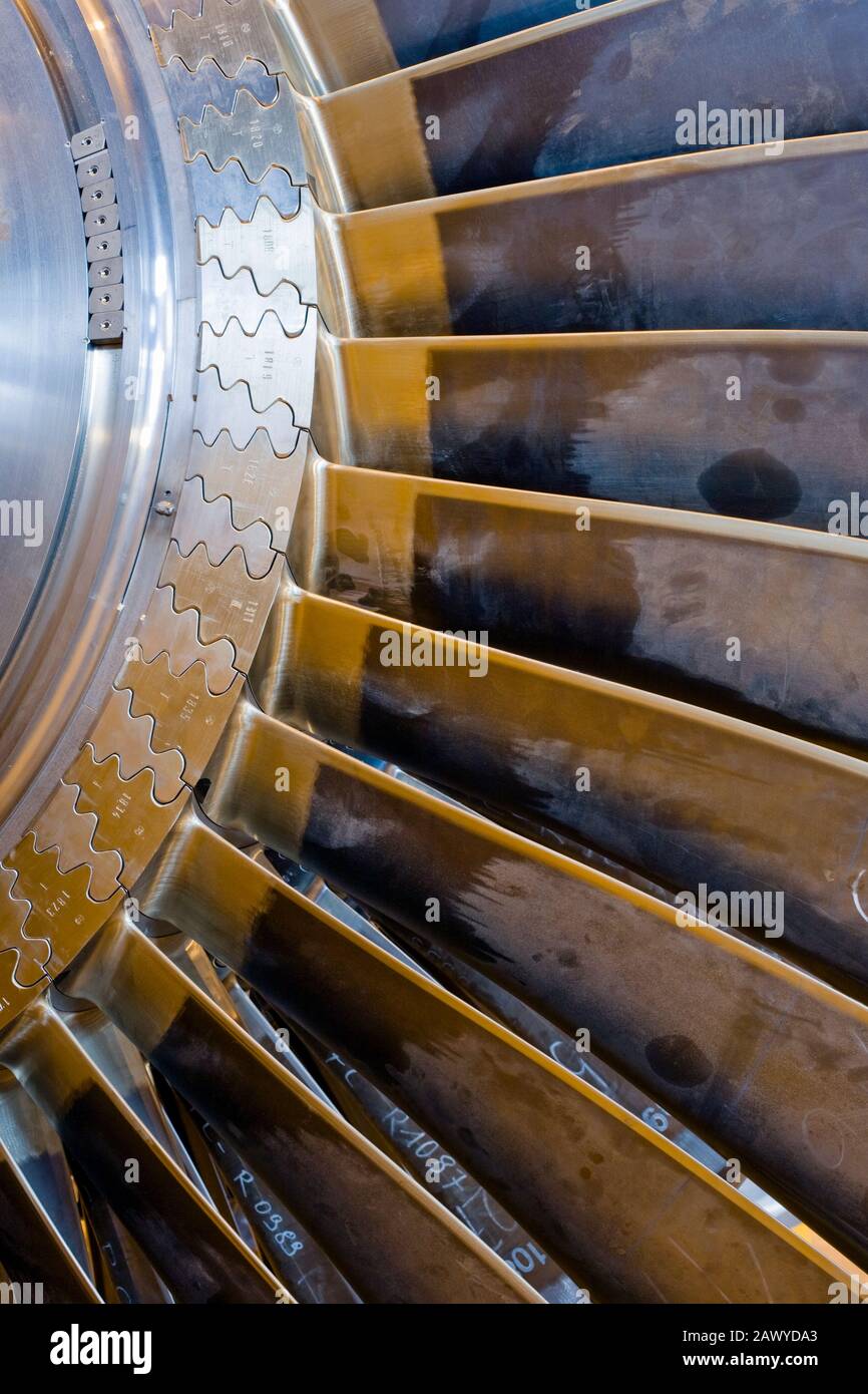 Dettaglio dettagliato delle pale della turbina a vapore Siemens Foto Stock