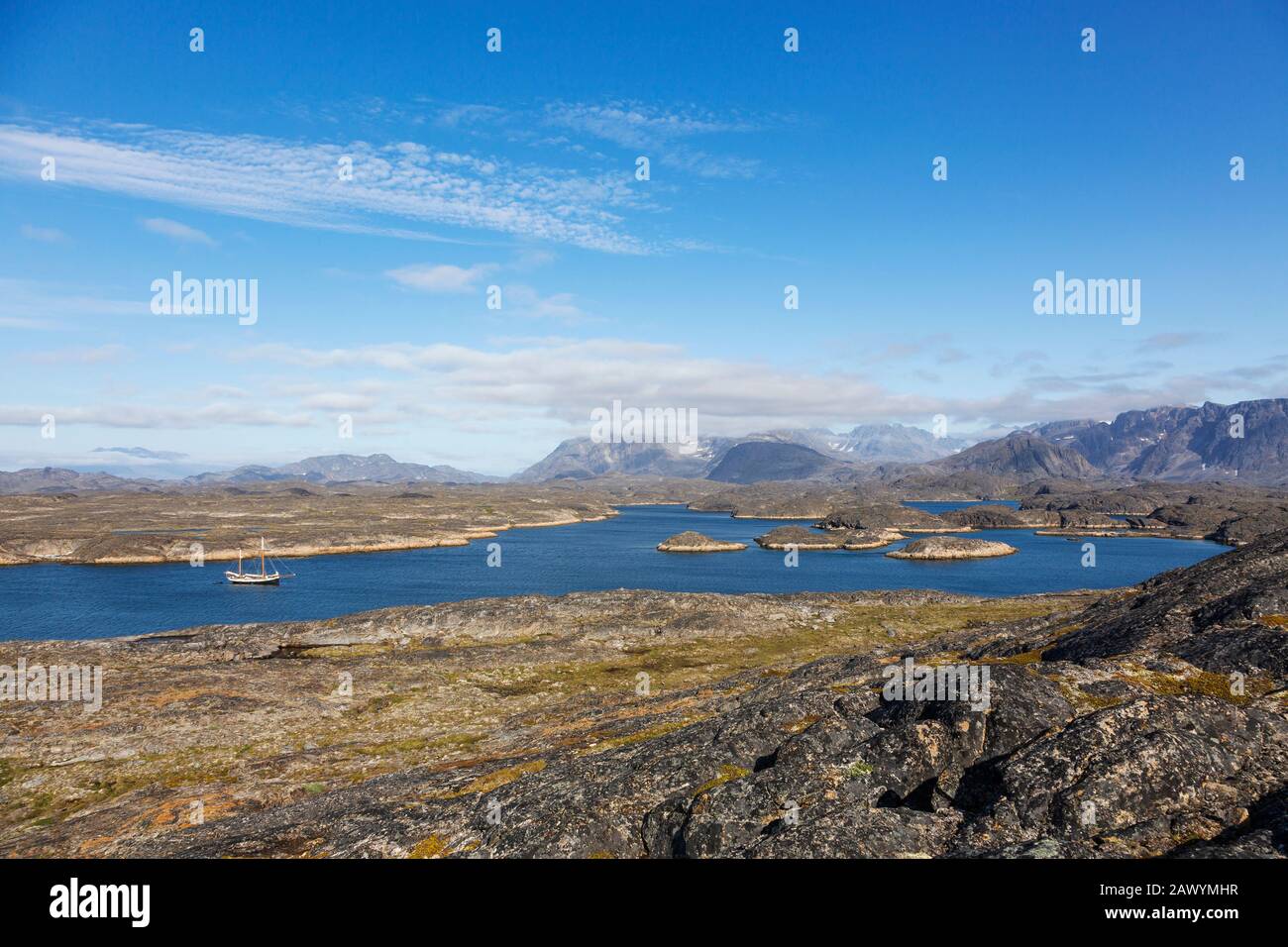 Vista panoramica soleggiato maestoso paesaggio remoto Disko Bay Groenlandia Foto Stock