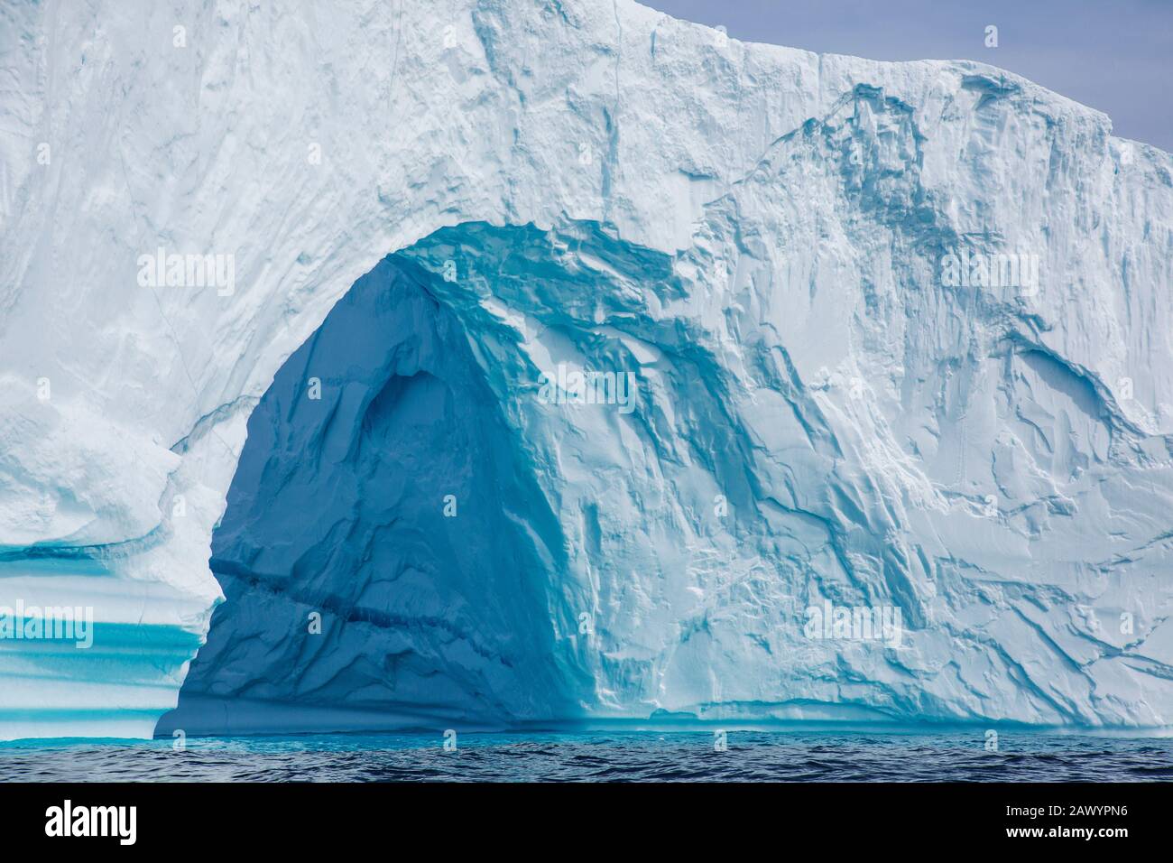 Maestoso arco iceberg Groenlandia Foto Stock