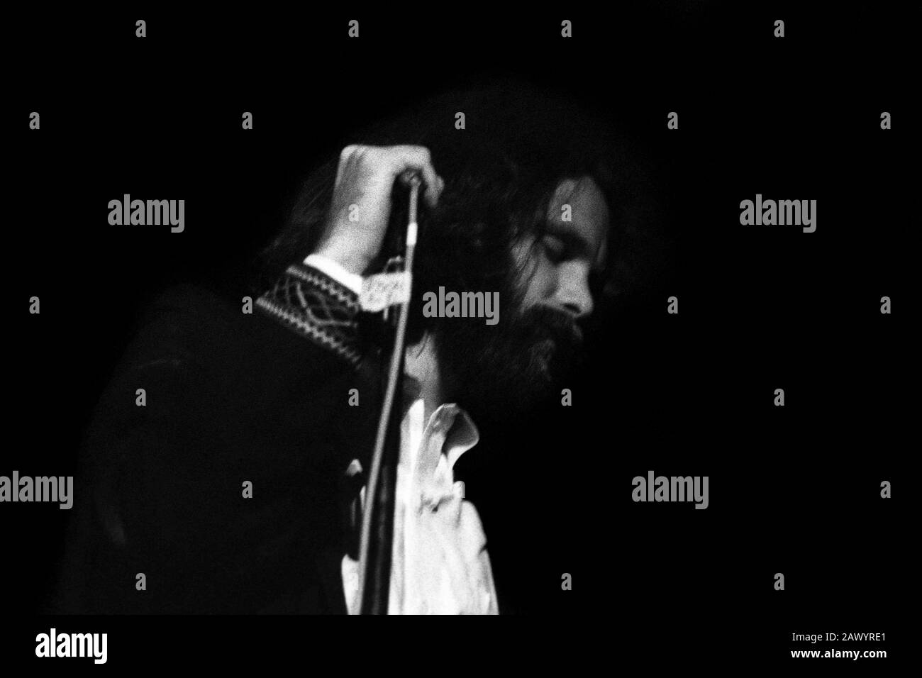 Jim Morrison del gruppo The Doors al famoso festival Isle of Wight nel 1970, si stima che tra 600 e 700.000 persone hanno partecipato. Sabato 29 Agosto 1970 Foto Stock