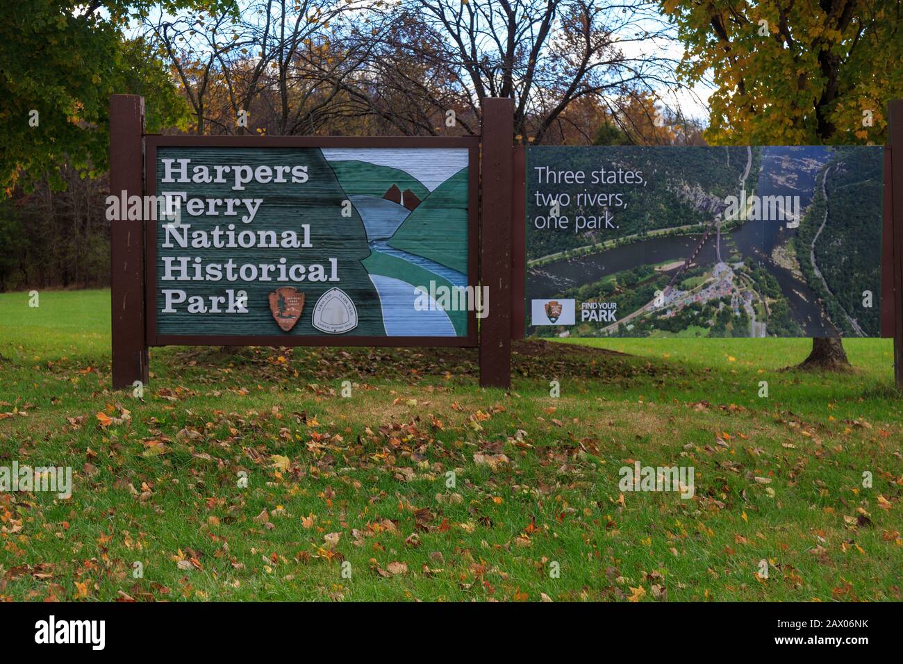 Harpers Valley, West Virginia / USA - 3 novembre 2018: Cartello d'ingresso al parco storico nazionale dei traghetti di Harpers in Virginia Occidentale. Foto Stock