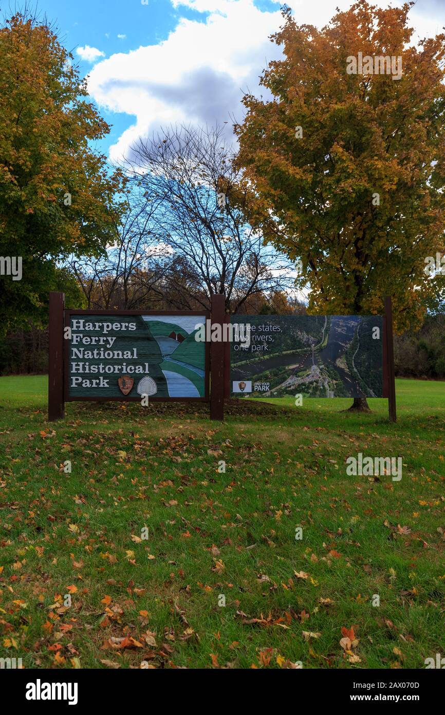 Harpers Valley, West Virginia / USA - 3 novembre 2018: Cartello d'ingresso al parco storico nazionale dei traghetti di Harpers in Virginia Occidentale. Foto Stock