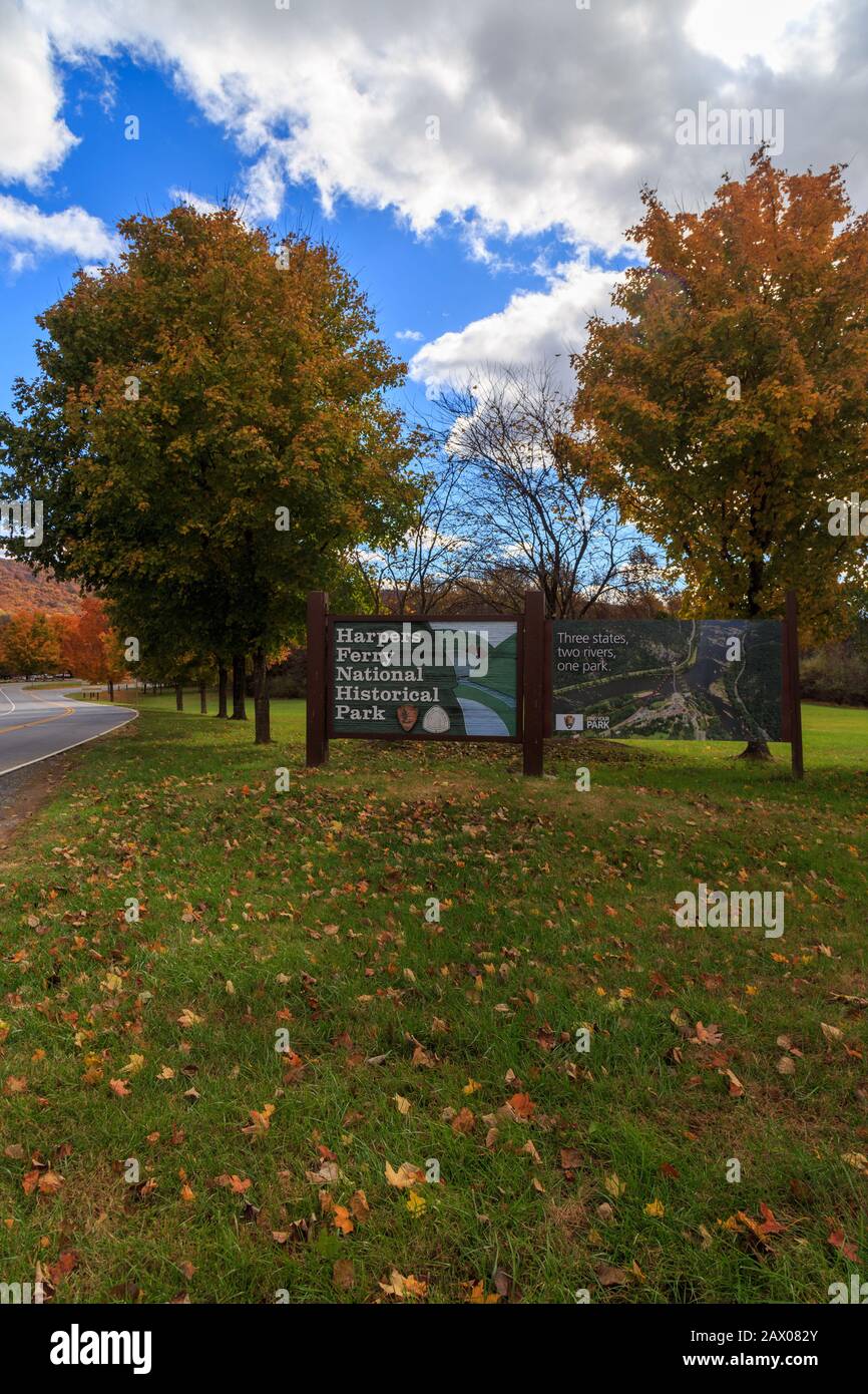 Harpers Valley, West Virginia / USA - 3 novembre 2018: Cartello d'ingresso al parco storico nazionale dei traghetti di Harpers in Virginia Occidentale. Foto Stock