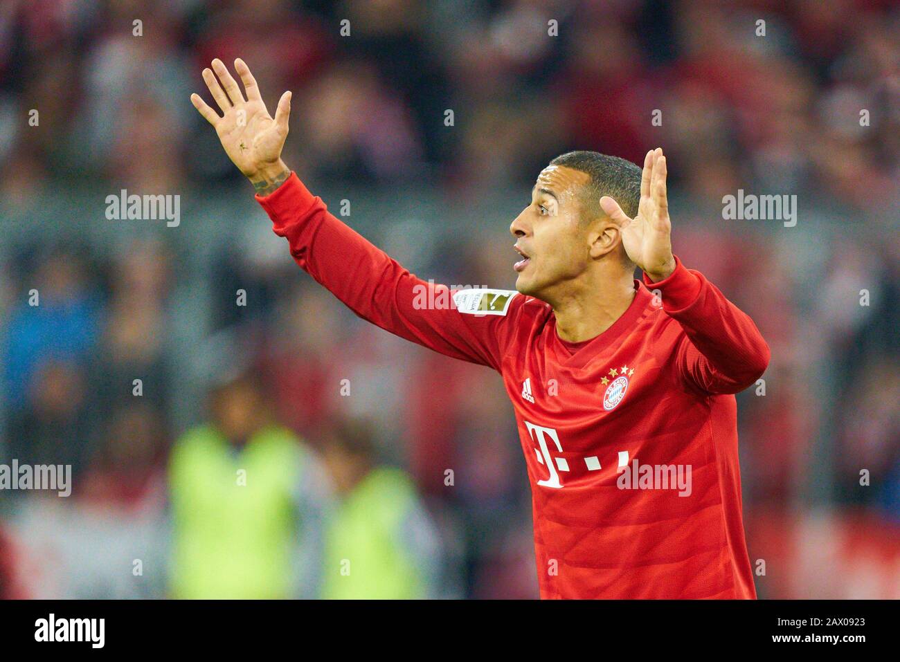 Calcio Monaco - Lipsia, Monaco Di Baviera 09 Febbraio 2020. Thiago ALCANTARA, FCB 6 FC BAYERN MUNICH - RB LEIPZIG 0-0 - LE NORMATIVE DFL VIETANO L'USO DI FOTOGRAFIE come SEQUENZE DI IMMAGINI e/o QUASI-VIDEO - 1.German Soccer League , Monaco, 09 febbraio 2020. Stagione 2019/2020, Giorno Della Partita 21, Fcb, München, Red Bull, © Peter Schatz / Alamy Live News Foto Stock