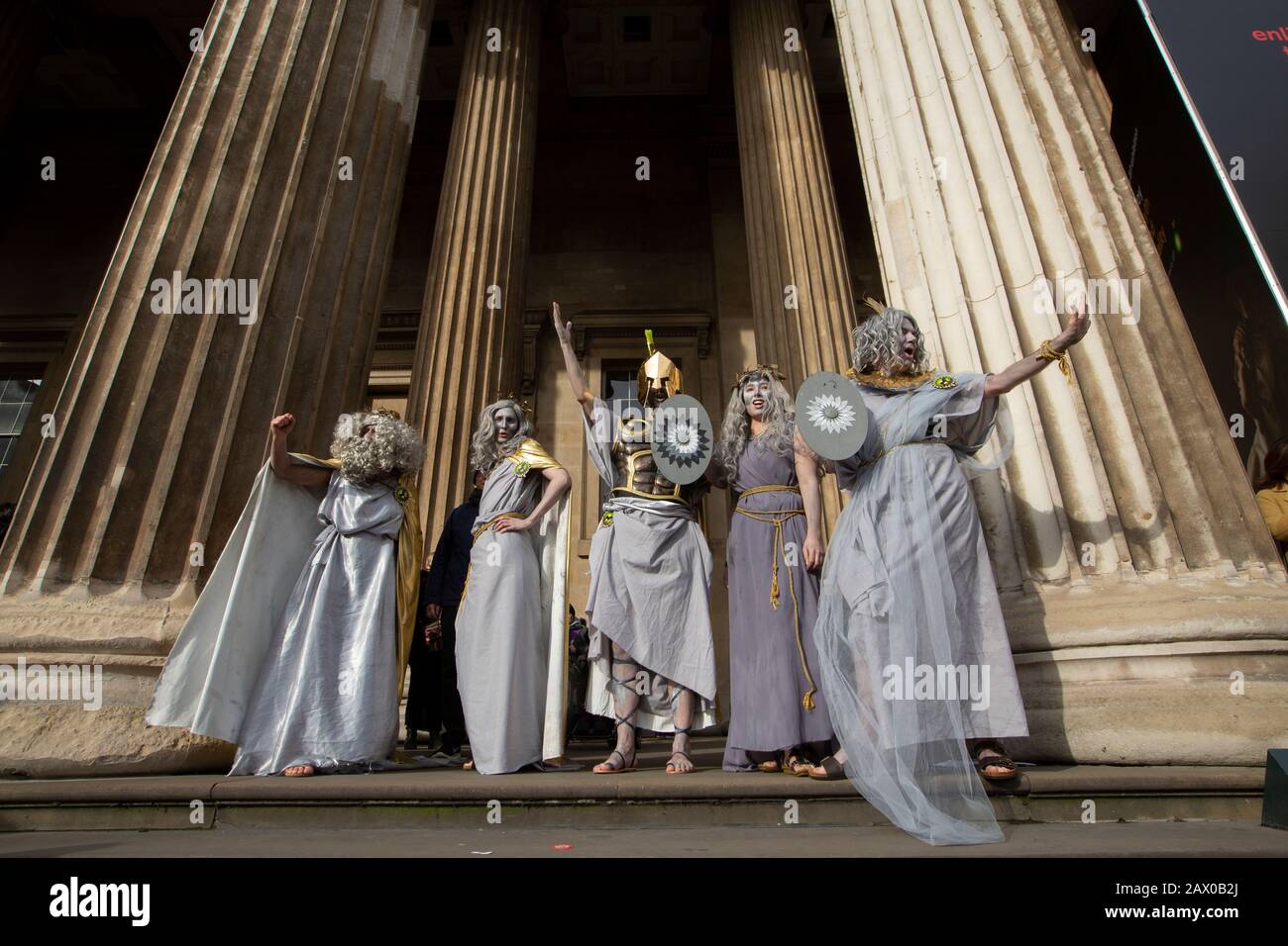 Manifestazione "BP must fall" al British Museum contro il continuo investimento della BP nei combustibili fossili, 18 febbraio 2020, Lonon, Regno Unito Foto Stock