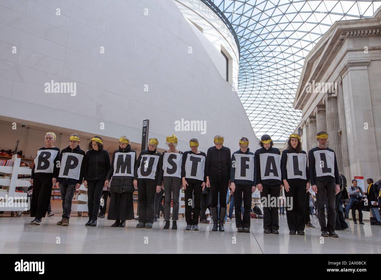 Manifestazione "BP must fall" al British Museum contro il continuo investimento della BP nei combustibili fossili, 18 febbraio 2020, Lonon, Regno Unito Foto Stock