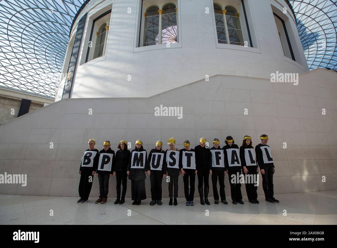 Manifestazione "BP must fall" al British Museum contro il continuo investimento della BP nei combustibili fossili, 18 febbraio 2020, Lonon, Regno Unito Foto Stock