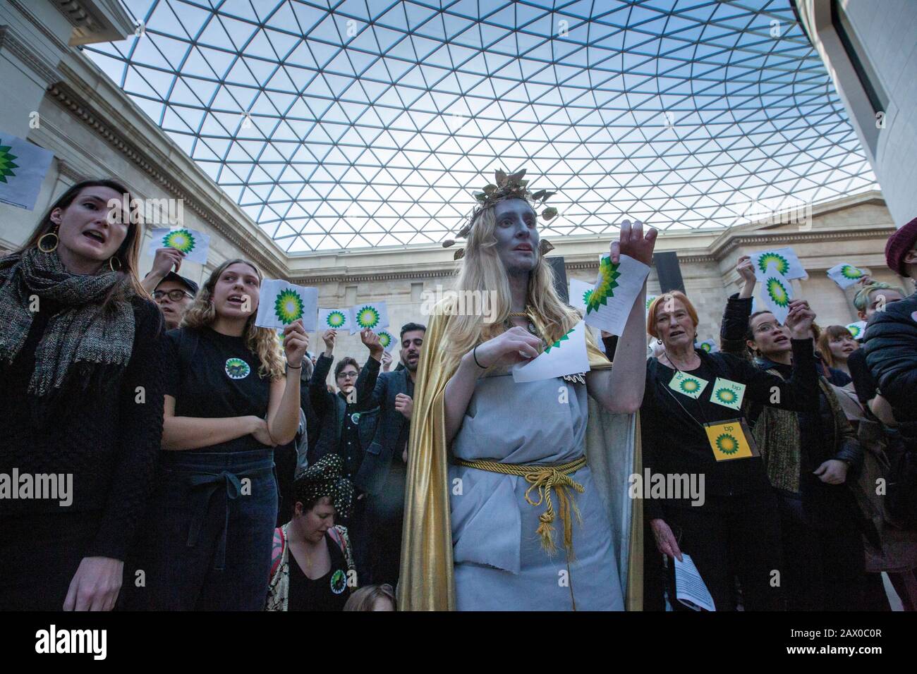 Manifestazione "BP must fall" al British Museum contro il continuo investimento della BP nei combustibili fossili, 18 febbraio 2020, Lonon, Regno Unito Foto Stock