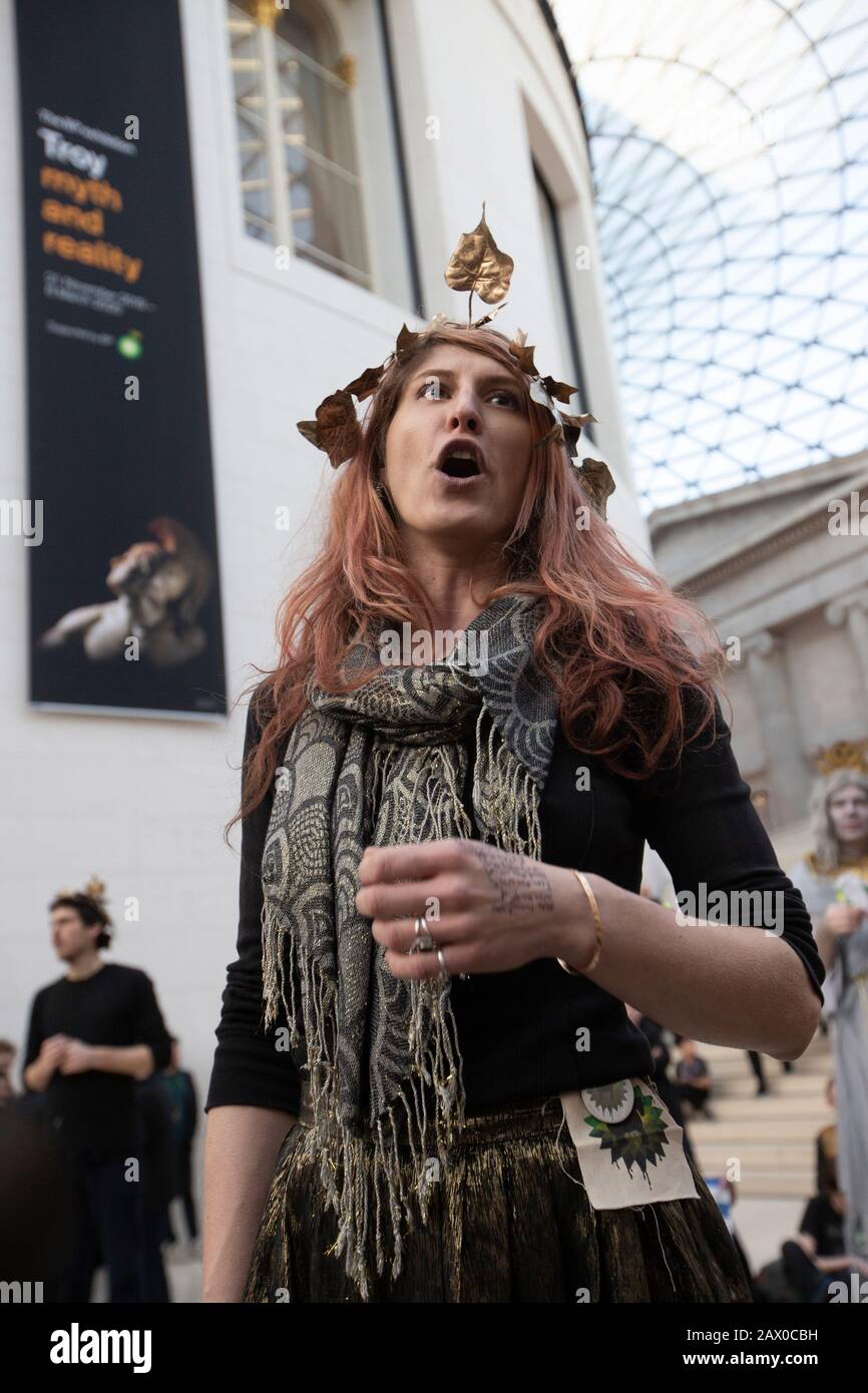 Manifestazione "BP must fall" al British Museum contro il continuo investimento della BP nei combustibili fossili, 18 febbraio 2020, Lonon, Regno Unito Foto Stock