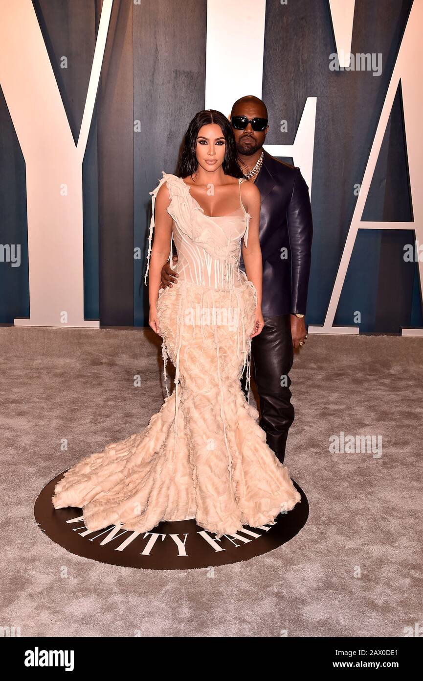 Beverly HILLS, CA - 09 FEBBRAIO: Kim Kardashian-West e Kanye West partecipano al premio Oscar Party della Fiera Vanity 2020, ospitato da Radhika Jones al Wallis Annenberg Center for the Performing Arts il 24 febbraio 2019 a Beverly Hills, California. Foto Stock