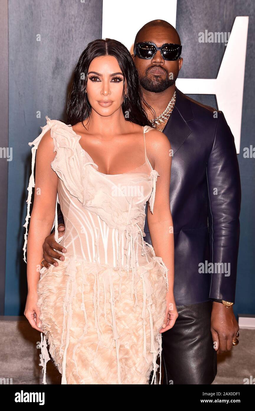 Beverly HILLS, CA - 09 FEBBRAIO: Kim Kardashian-West e Kanye West partecipano al premio Oscar Party della Fiera Vanity 2020, ospitato da Radhika Jones al Wallis Annenberg Center for the Performing Arts il 24 febbraio 2019 a Beverly Hills, California. Foto Stock