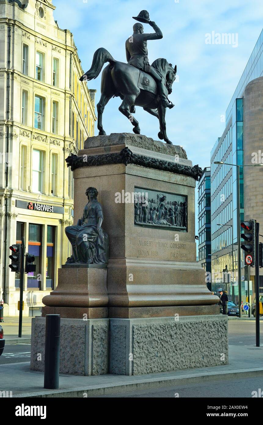 Londra, Regno Unito - 19th gennaio 2016: Memoriale per il principe Consort Albert Sachsen-Coburg e Gotha su Holborn Street Foto Stock