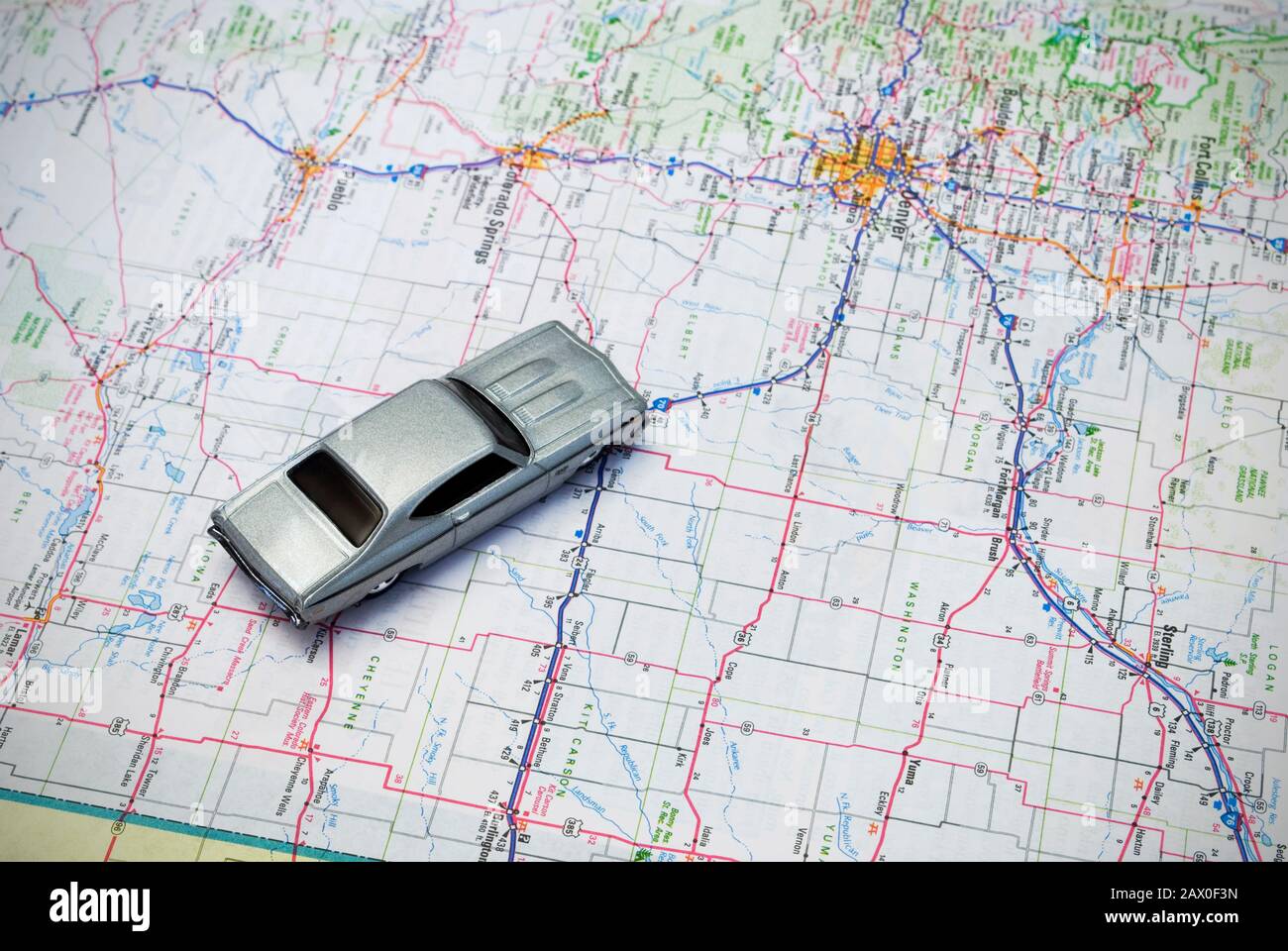 Modello di auto sulla mappa stradale degli Stati Uniti Foto Stock