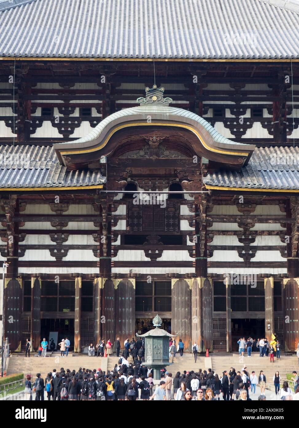 Nara, Giappone - 15 ottobre 2018: Grande Buddha Hall (Daibutsuden) di Tōdai-ji (Tempio Grande Orientale), un tempio buddista complesso nella città di Nara, Giappone. Foto Stock