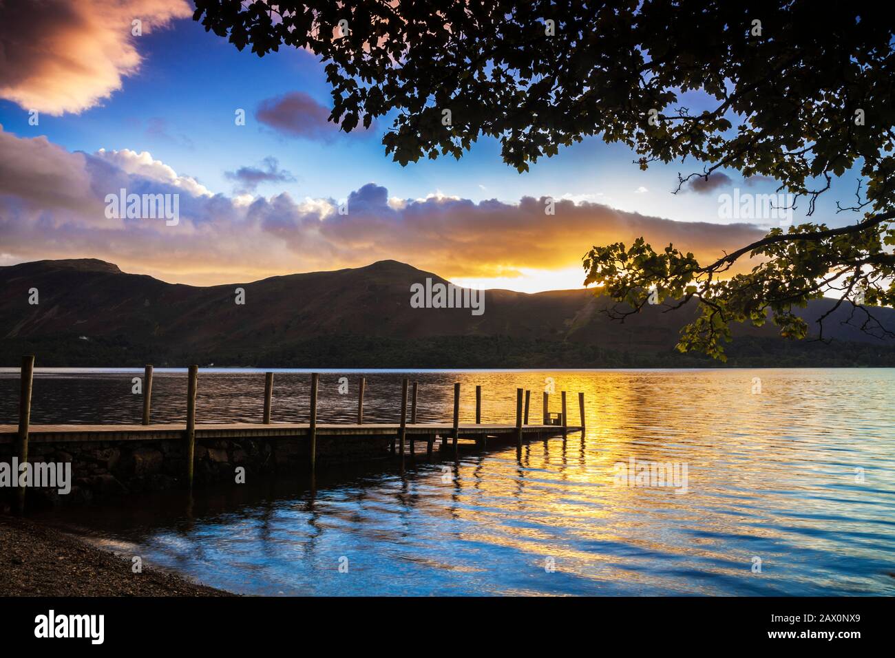 Tramonto sulla Derwent Water da Ashness imbarcadero, Lake District, Cumbria, England, Regno Unito Foto Stock