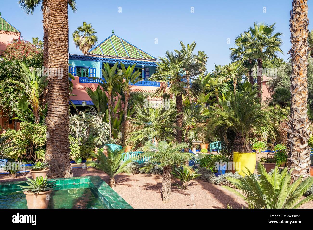 Marrakech, Marocco - 15 gennaio 2020: Casa blu nel bellissimo giardino Majorelle istituito da Yves Saint Laurent Foto Stock