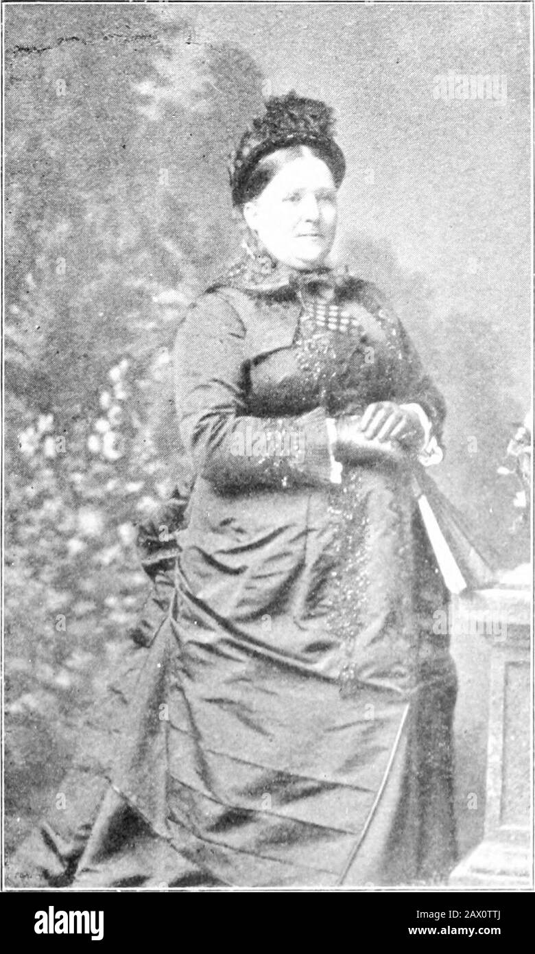 La storia illustrata del Metodismo [risorsa elettronica]; La storia dell'origine e del progresso della chiesa metodista, dalla sua fondazione da John Wesley all'attuale dayWritten in stile popolare e illustrato da più di mille ritratti e viste di persone. Fino a rianimare l'università in una nuova location. Fu scelto un luogo di comando tra le città di San Paolo e min-neapolis, e fu eretto un edificio. La grave crisi finanziaria che presto visitò lo stato raccontò pesantemente sulle istituzioni, ma ha superato la tempesta, e ora ha segnato una produttività Foto Stock