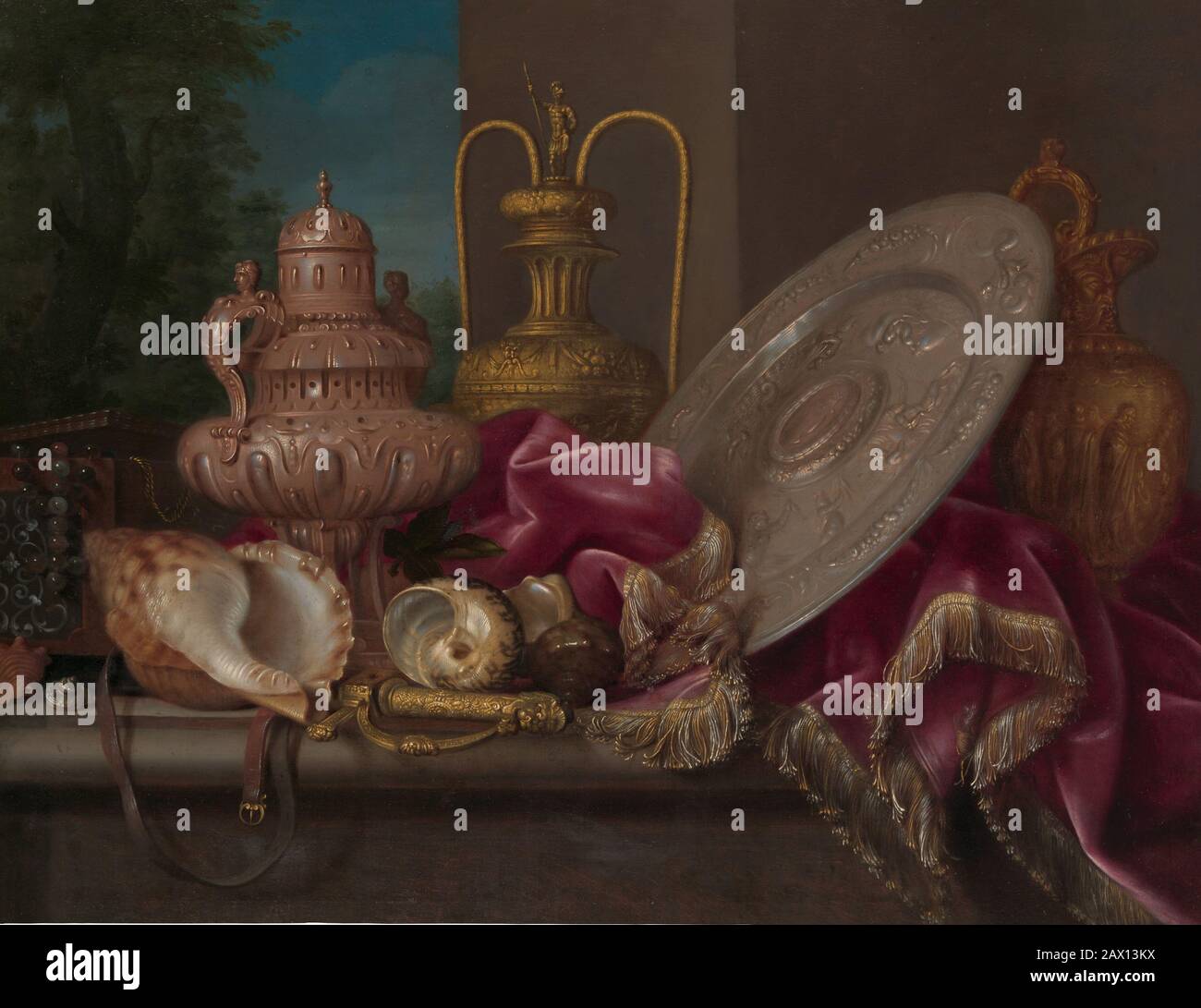 Still Life con Silver e Gold Plate, Conchiglie, e una Spada, quarto quarto quarto quarto quarto 17th secolo. Foto Stock