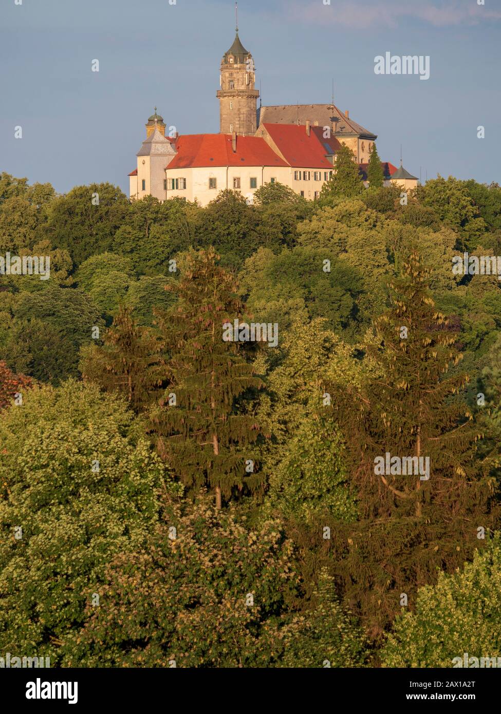 Schloss Baldern, Nördlinger Ries, Franken, Bayern, Deutschland | Castello Di Baldern, Noerdlinger Ries, Franconia, Baviera, Germania Foto Stock