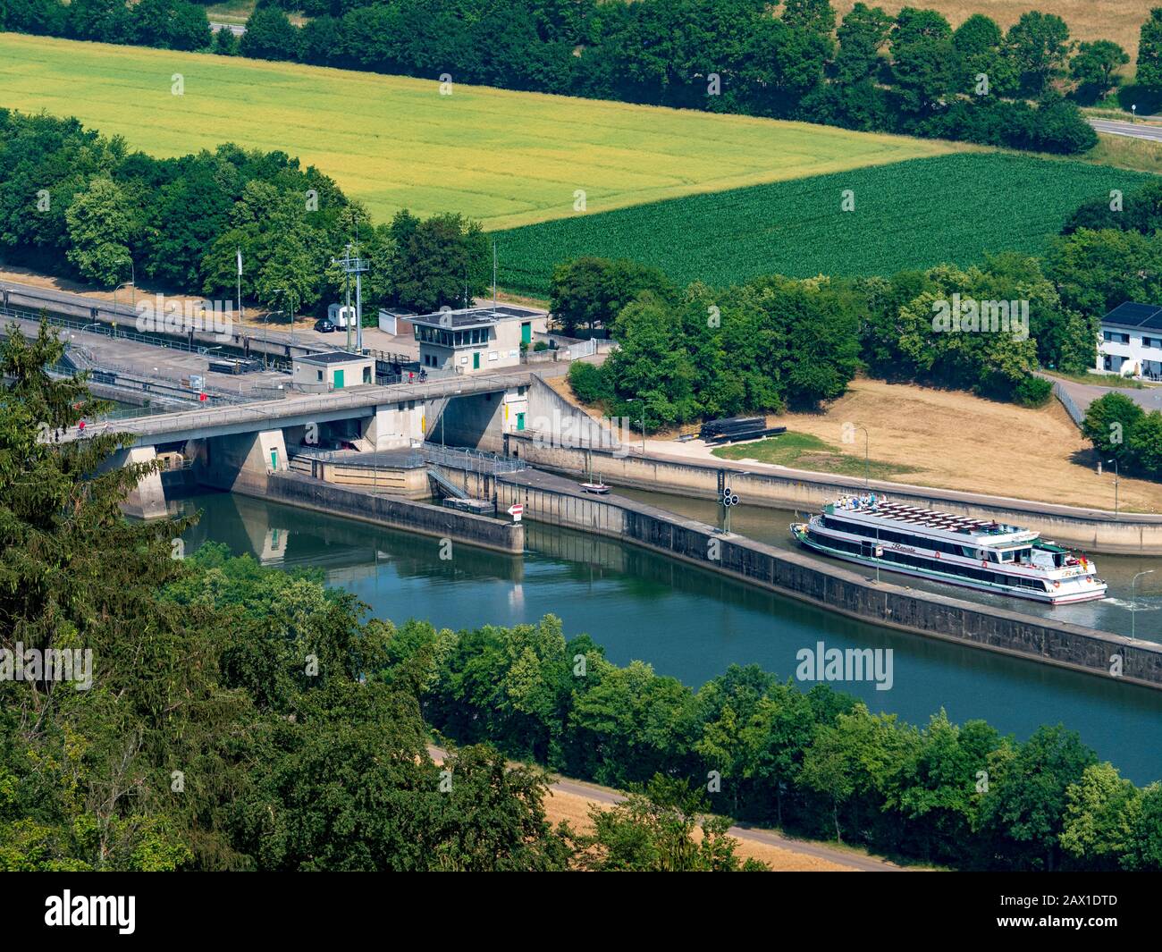 Main-Donau-Kanal-Schleuse Bei Kelheim, Altmühltal, Bayern, Deutschland | Main-Danube-Canal Lock Vicino Kelheim, Valle Altmühl, Baviera, Germania Foto Stock