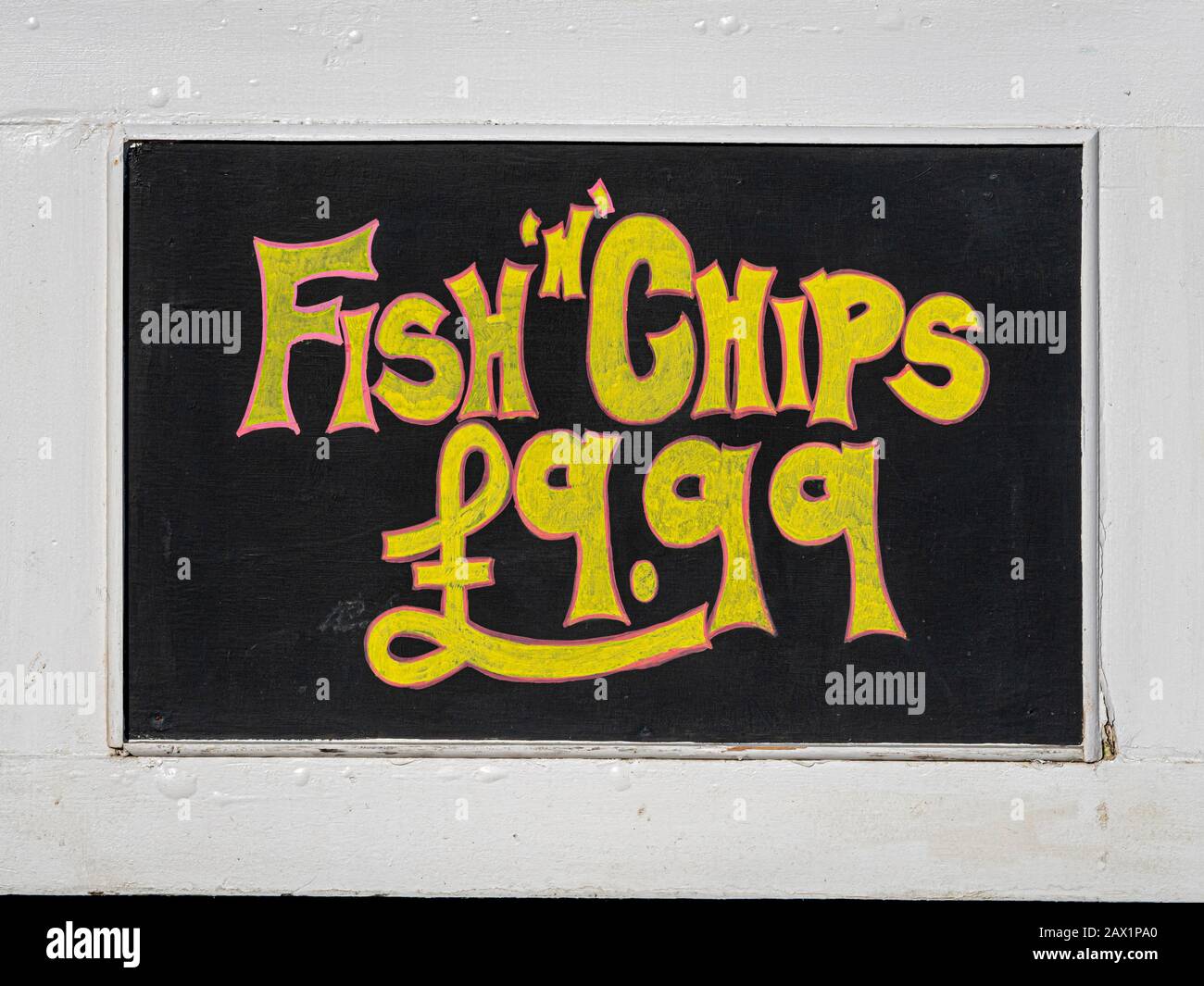 Fish 'n' Chips £9,99 segno, Regno Unito. Foto Stock