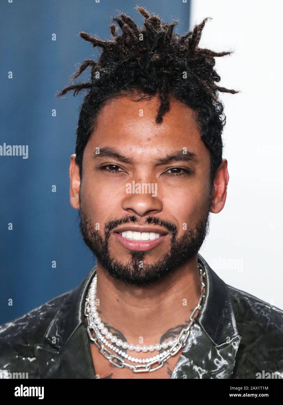 Beverly HILLS, LOS ANGELES, CALIFORNIA, Stati Uniti d'America - 09 FEBBRAIO: Miguel arriva al 2020 Vanity Fair Oscar Party che si tiene presso il Wallis Annenberg Center for the Performing Arts il 9 febbraio 2020 a Beverly Hills, Los Angeles, California, Stati Uniti. (Foto Di Xavier Collin/Agenzia Stampa Immagini) Foto Stock