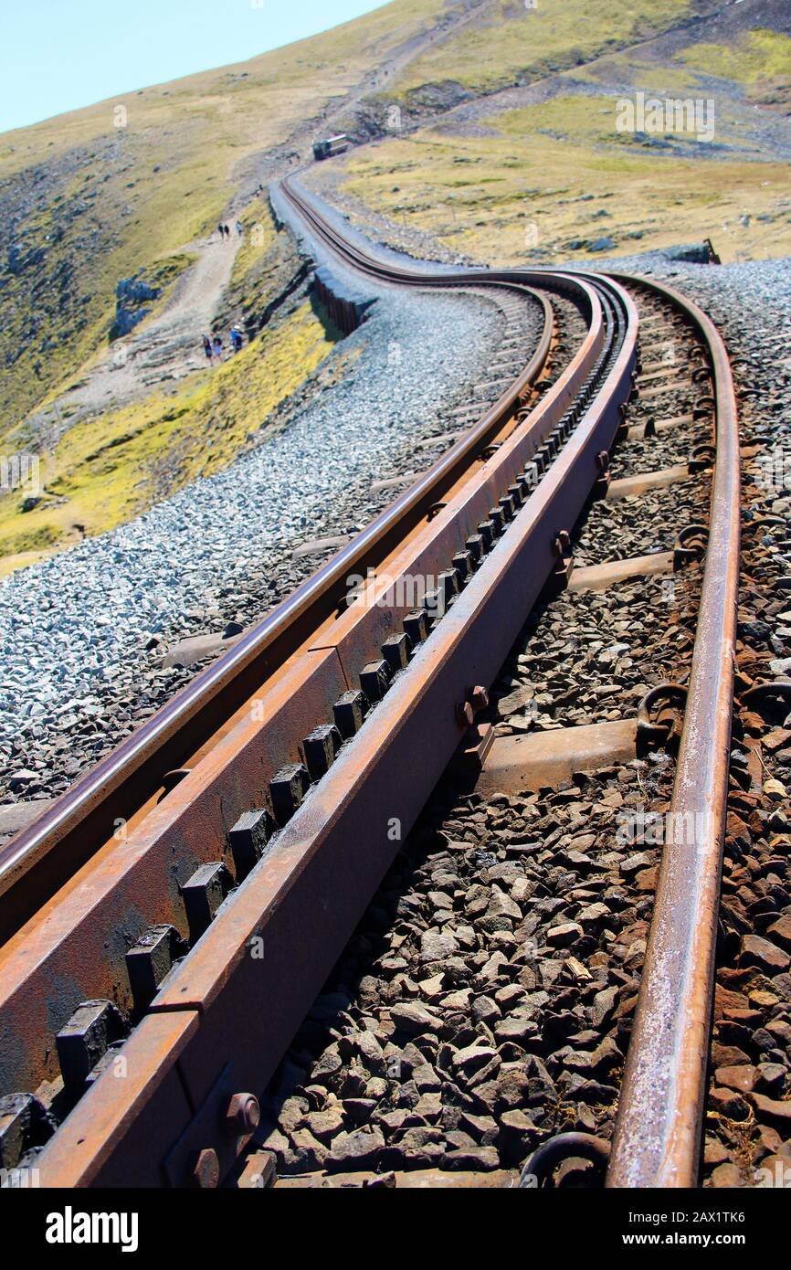 Snowdon Mountain Railway - una ferrovia turistica a cremagliera stretta e pignone che trasporta i visitatori alla cima di Snowdon, Galles, Regno Unito, Europa. Foto Stock