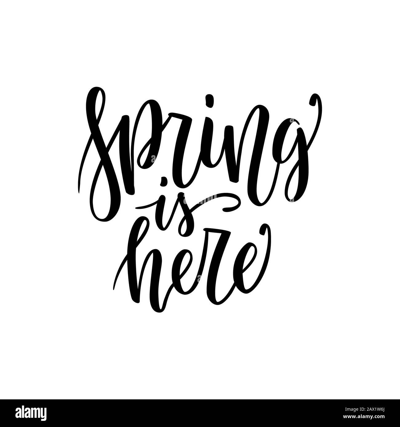 La primavera È Qui - Citazione di ispirazione disegnata A Mano isolata su bianco. Elemento di disegno tipografico. Poster con scritta a molla. Adatto per t-shirt, stampe, carte, Foto Stock