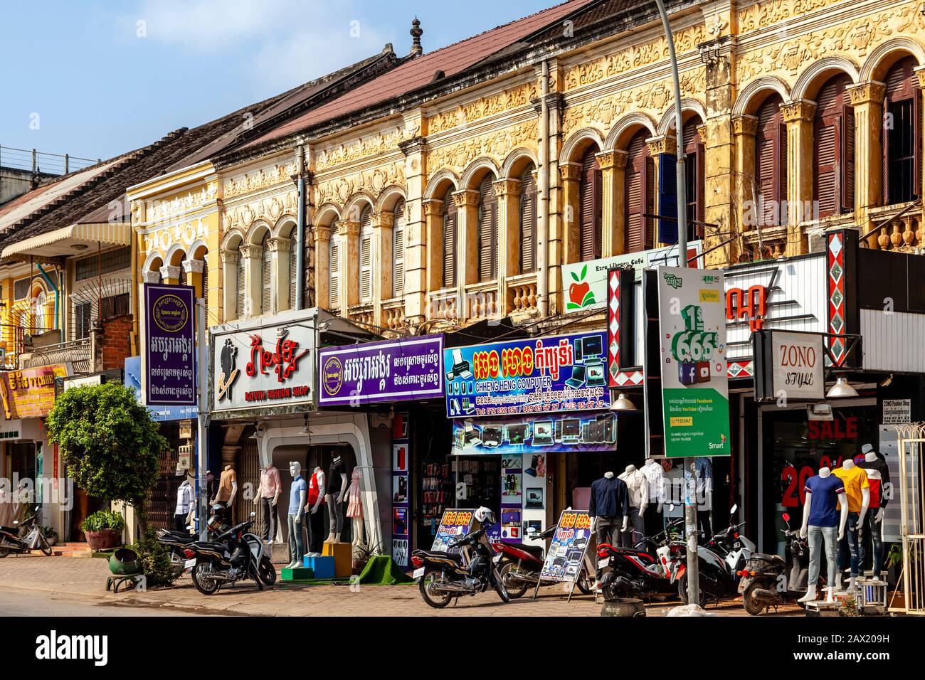 Edifici Di Epoca Coloniale, Battambang, Cambogia. Foto Stock