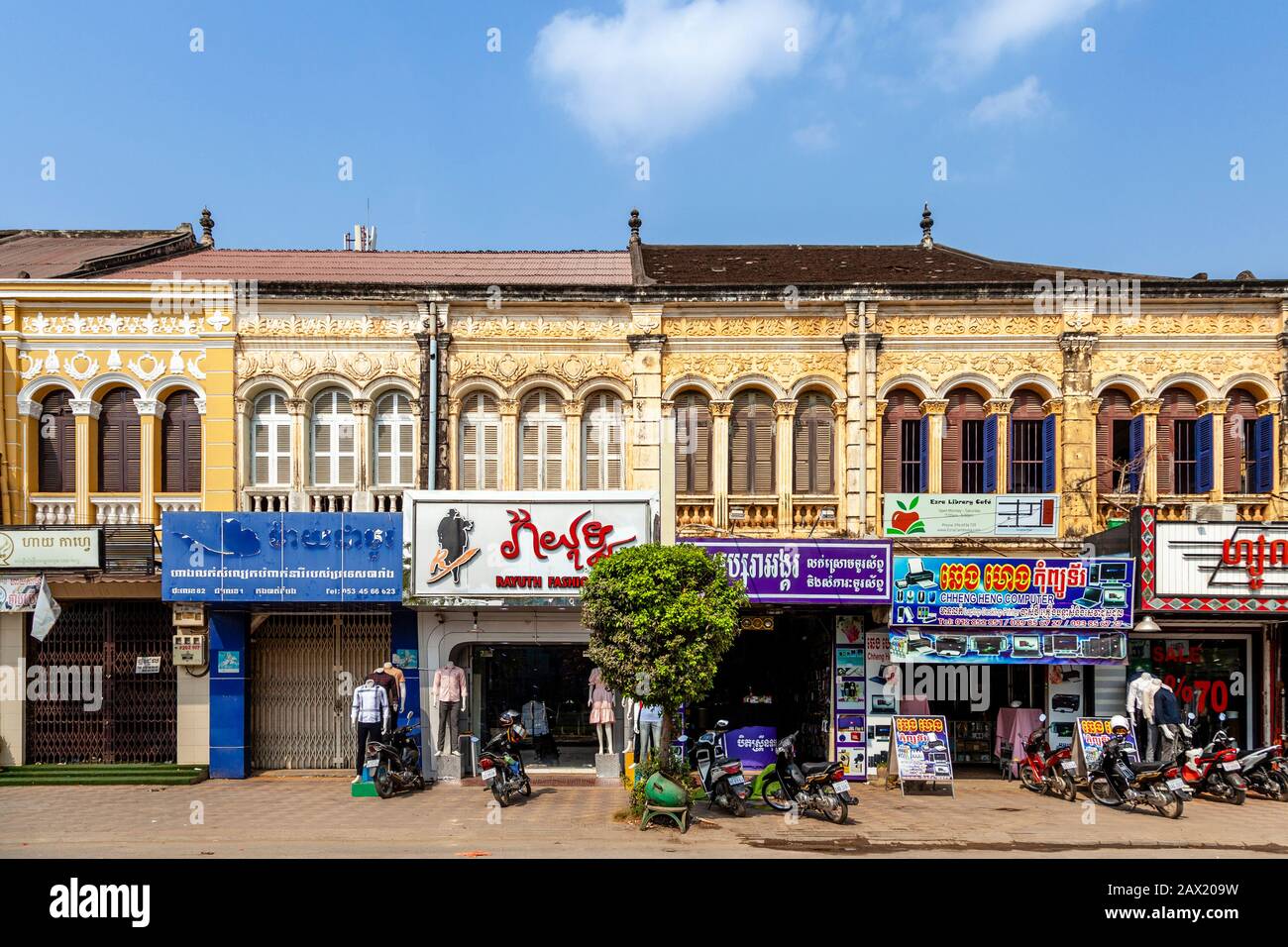 Edifici Di Epoca Coloniale, Battambang, Cambogia. Foto Stock