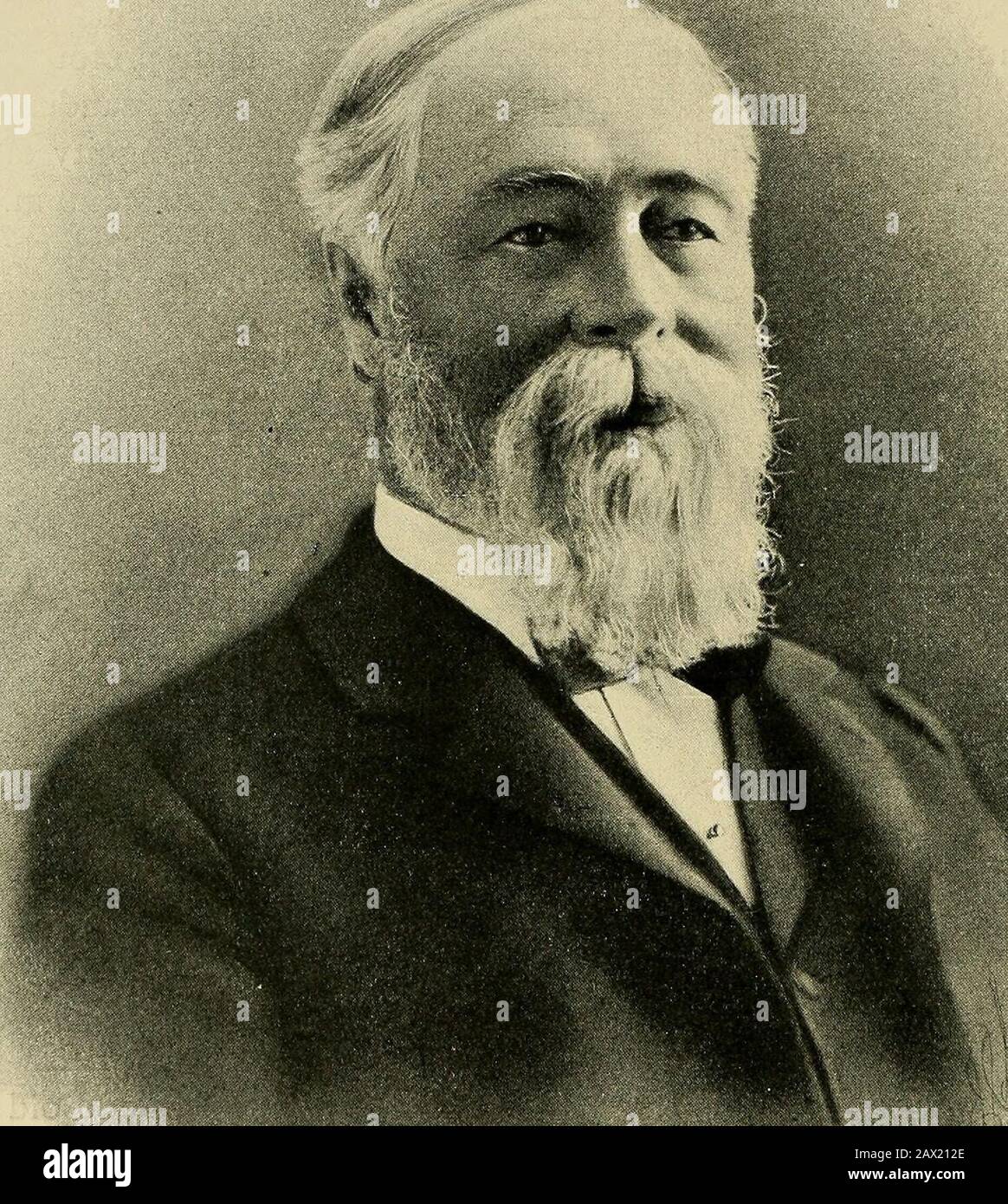 Antica Middlesex con brevi schizzi biografici degli uomini che hanno servito ufficialmente il paese dal suo insediamento . servizio, e morto povero, ogni onesto Commissario deve morire chi vive come hisstation e dipende dal suo stipendio per il sostegno. Fu uponthis board dal 1862 al 1874. Hon, Presidente Harrison Harwood^ Gennaio 1876, A Settembre, J 882. Morto in ufficio. PL^, /^Oyr-uj-^rs-z^ Figlio di George Washington e Anna (Bisco) Harwood.Born a North Brookfield, Mass., 18 ottobre 1811, morì a Na-tick il 27 agosto 1882, di sessantotto anni. Venne dal buon stock oldpatriottico; il suo g. Foto Stock