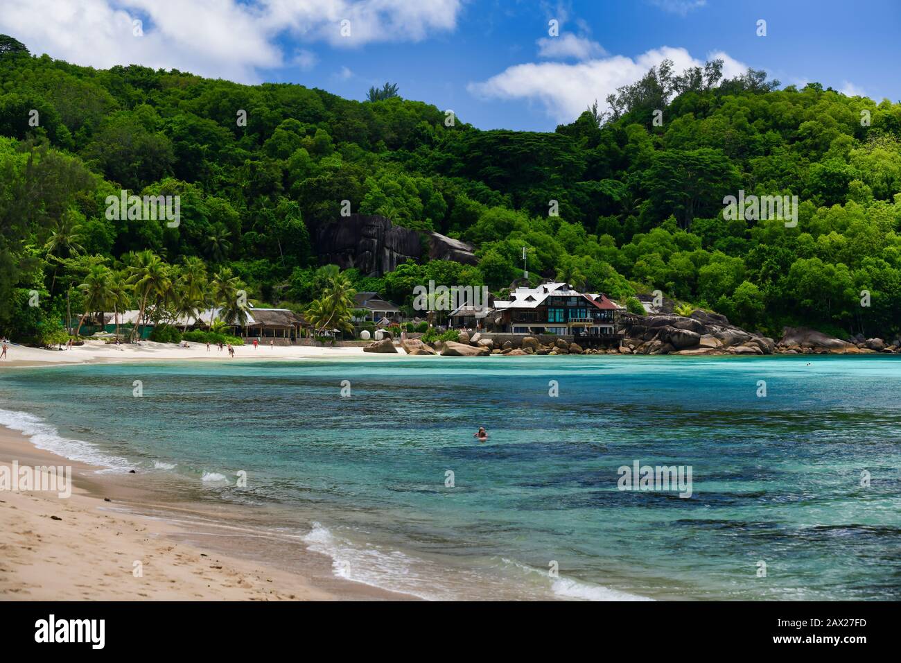 Isola di Mahe Seychelles - Novembre 16th 2019: Turisti che trascorrono del tempo al mare. Foto Stock