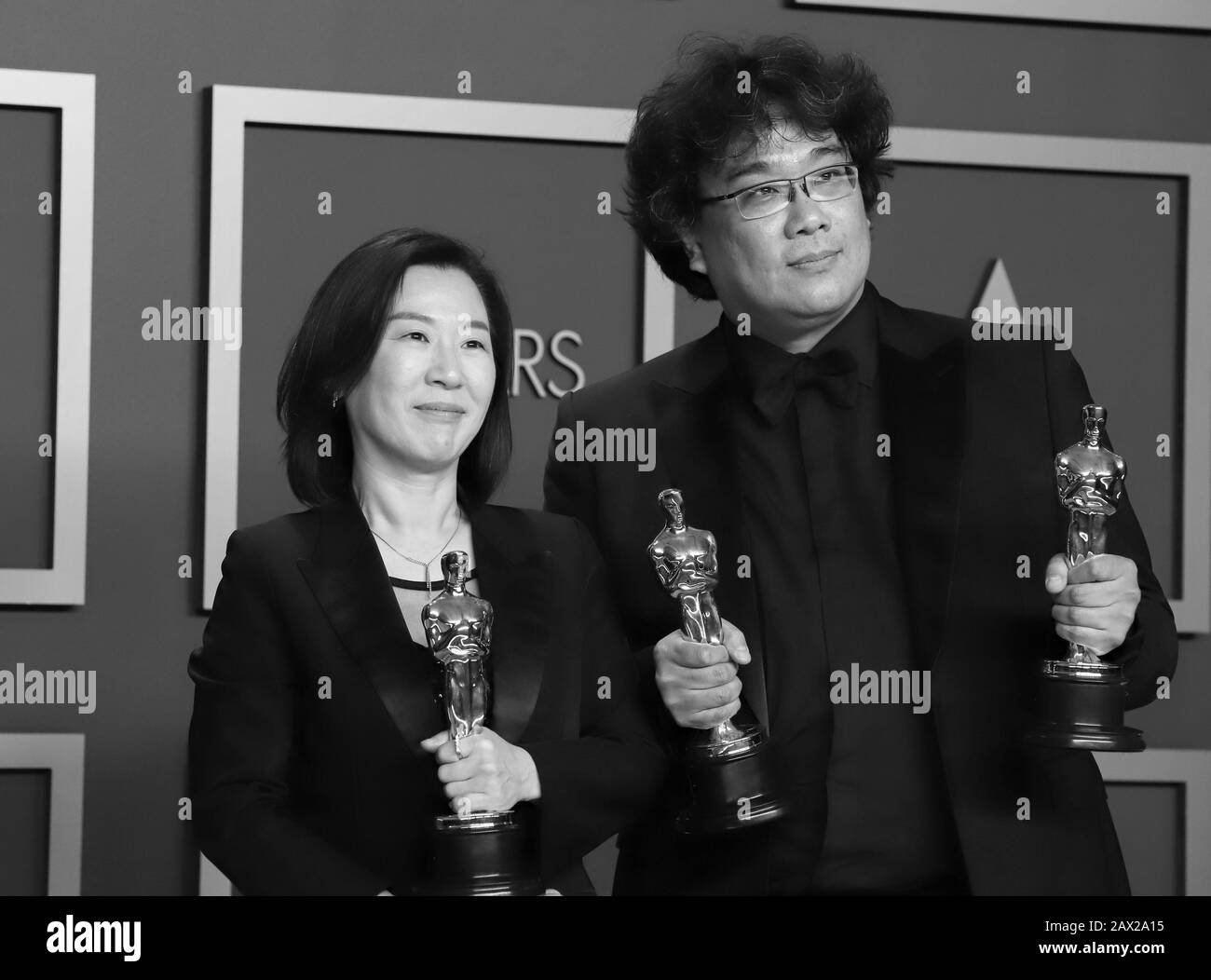 Hollywood, Ca. 9th Feb, 2020. Bong Joon-ho, Kwak Sin-ae, al 92nd Annual Academy Awards - Sala stampa a Hollywood e Highland in California il 9 febbraio 2020. Credito: Faye Sadou/Media Punch/Alamy Live News Foto Stock