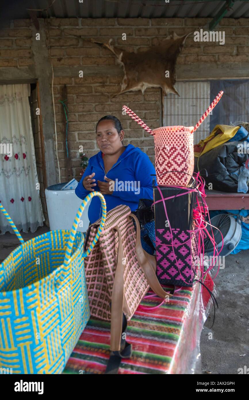 San Sebastian Abasolo, Oaxaca, Messico - le donne rurali nella Valle di Tlacolula di Oaxaca beneficiano di un programma di prestito di microfinanza gestito Dal no profit It Foto Stock