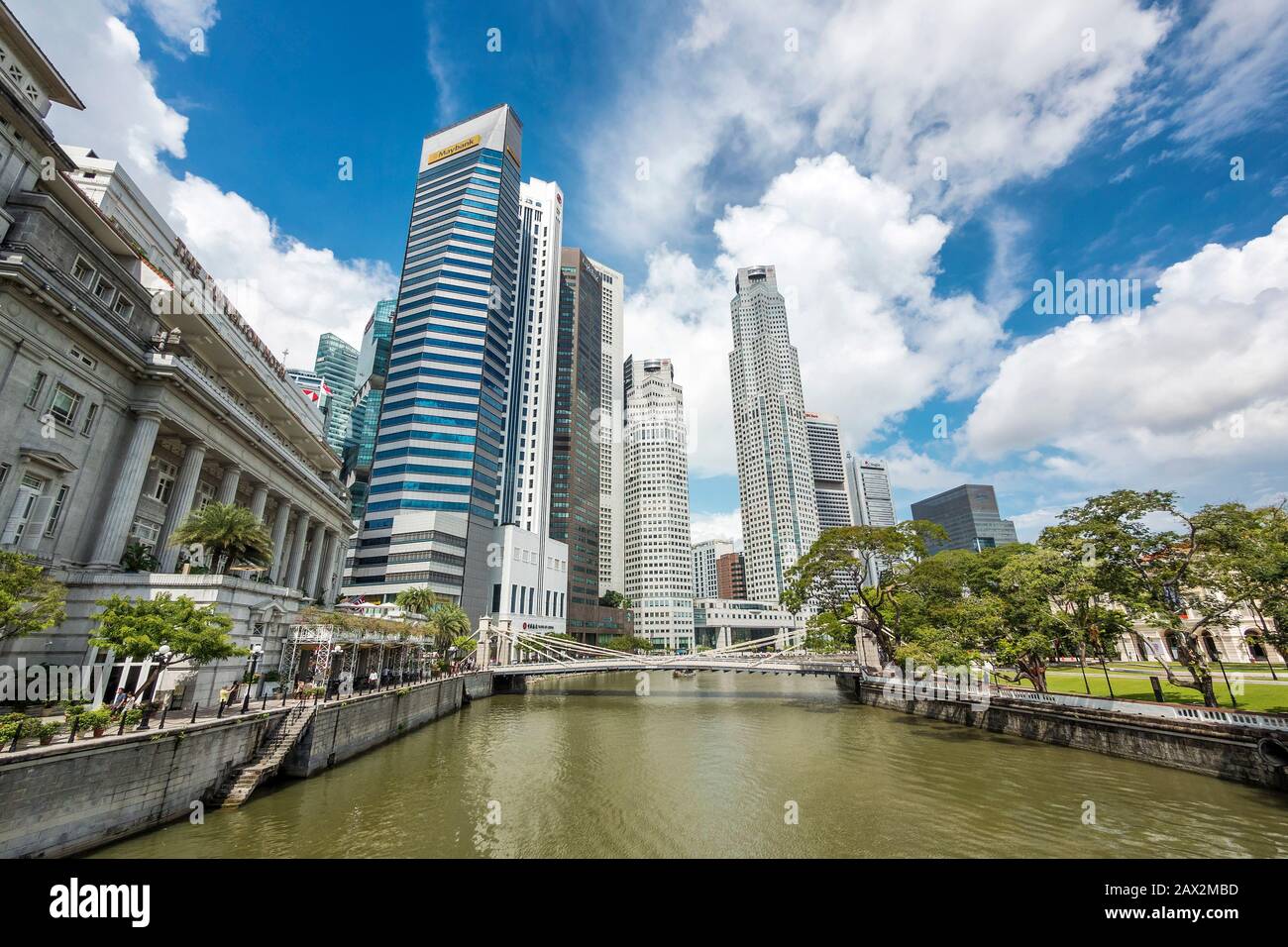 Vista dello skyline di Singapore che mostra gli edifici d'affari nel quartiere finanziario. Foto Stock