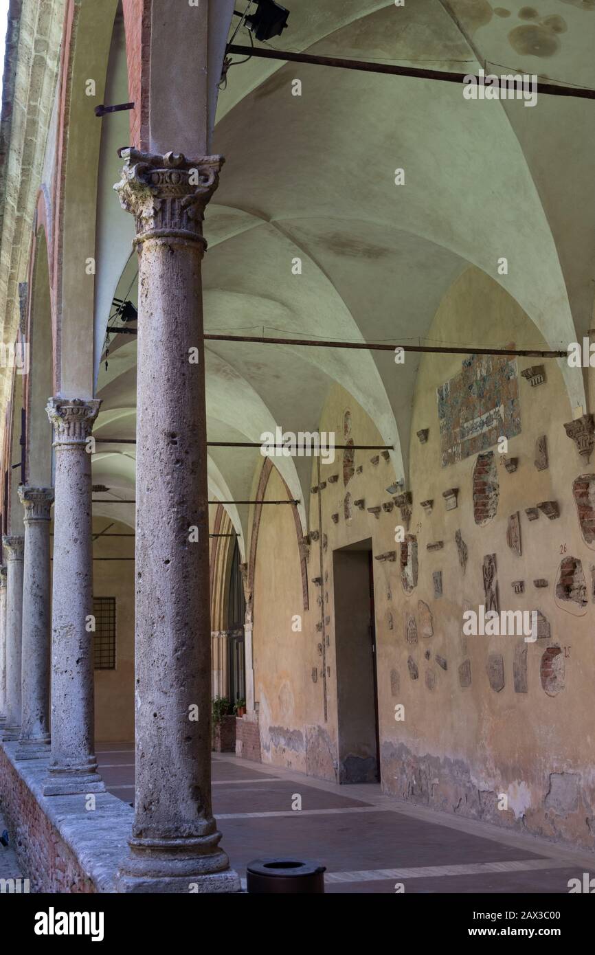 Chiostri della facoltà Richard Goodwin Università di Siena fondata nel 1240. L'Università di Siena a Siena, Toscana Italia Foto Stock