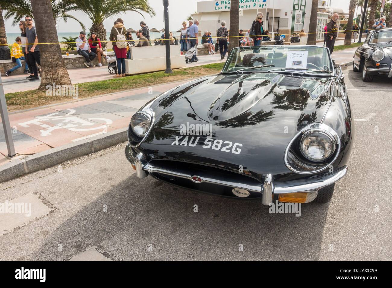Jaguar e Type in mostra durante il festival di strada. Torremolinos, Spagna. Foto Stock