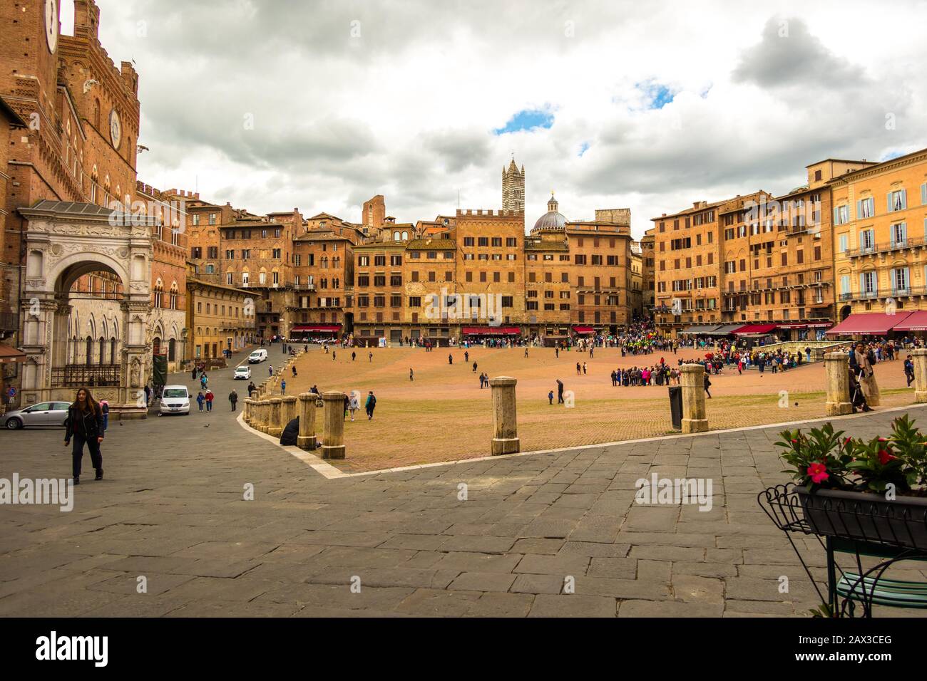 Piazza del campo, Patrimonio dell'Umanità dell'UNESCO, Palazzo pubblico, municipio gotico e Torre del Mangia, Siena Italia Foto Stock