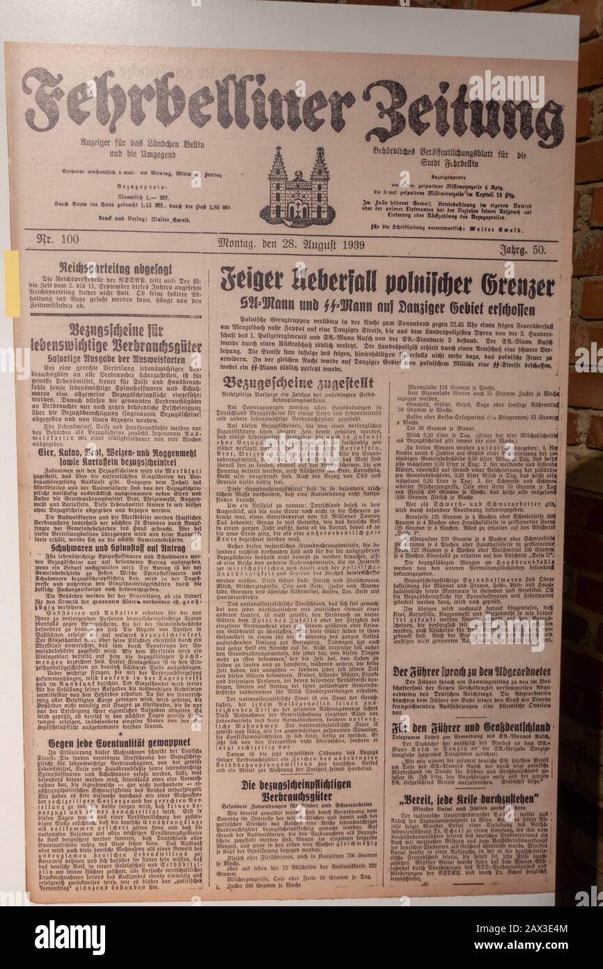 La prima pagina di 'Ferbelliner Zeitung', 28 agosto 1939, è in mostra presso il Centro di documentazione dei raduni del partito nazista di Norimberga, Baviera, Germania. Foto Stock