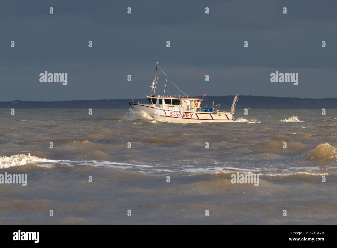 Barca "Valkyrie" in mare tempestoso, estuario del Mersey, New Brighton Foto Stock
