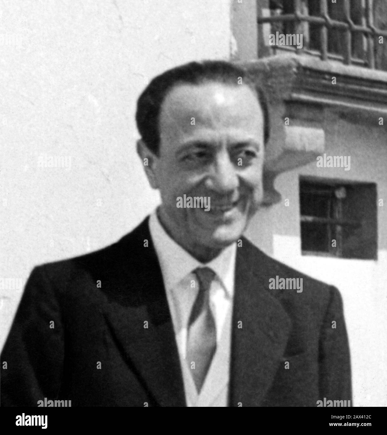 1960 CA , FIESOLE , FIRENZE , ITALIA : Il futurista italiano artista Avantgarde pittore PRIMO CONTI ( 1900 - 1988 ) il giorno del matrimonio di sua figlia MARIA GLORIA - FUTURISMO - FUTURISTA - FUTURISTA - STORIA DELL'ARTE - ARTE - TEATRO - TEATRO - TEATRO - AVANGUARDIA - ritratto - ritratto -LETTERATURA - LETTERATURA - pittore -- -- Archivio GBB Foto Stock