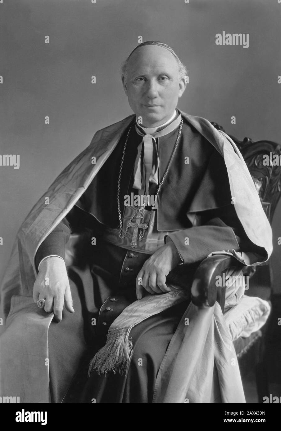 1929 , luglio , WASHINGTON , USA : il Marchese italiano Arcivescovo PIETRO FUMASONI BIONDI ( 1872 - 1960 ). Segretario della Congregazione Per La Propagazione Della Fede il 14 giugno 1921 e Delegato Apostolico negli Stati Uniti il 14 dicembre 1922 . Papa Pio XI lo creò Cardinale sacerdote di Santa Croce in Gerusalemme nel Concistoro del 13 marzo 1933, in anticipo per la sua nomina a Prefetto della Sacra Congregazione Per La Propagazione Della Fede tre giorni dopo, il 16 marzo. Il Cardinale ha servito come legato pontificio al Congresso Eucaristico Nazionale di Teramo il 20 agosto 1935 . Foto Stock
