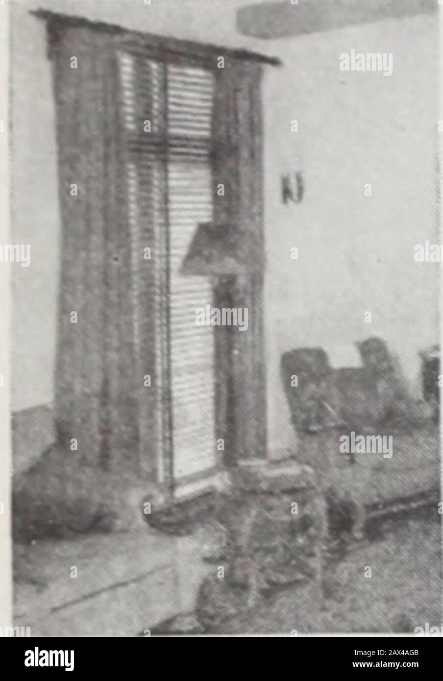 Sunset . ic^^ACL 447 Sutter Street, San Francisco -^ 601 West 5th Street, Los Angeles MARZO 1935 4-. Prenda le TENDE di DOWNyour FORTHELASTTIME Quando fate la vostra pulizia della casa di primavera di quest'anno, prenda le vostre tende per thelast tempo. Sostituirli con Le Tende veneziane modernRy-lock. Eliminare l'ex-pense di riciclaggio e frequente sostituzione di tende di vetro.Le Tende veneziane Ry-lock rappresentano morethan un semplice trattamento finestra . . ilfascio luminoso senza abbagliamento e ventilazionesenza sformo. Sono completamente descritti e illustrati nel nostro nuovo libro VENE-TIAN TENDE di Ry-lock. Noi gladlymail Foto Stock